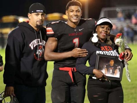 parents isiah pacheco family|Isiah Pachecos siblings and parents: The NFL stars。